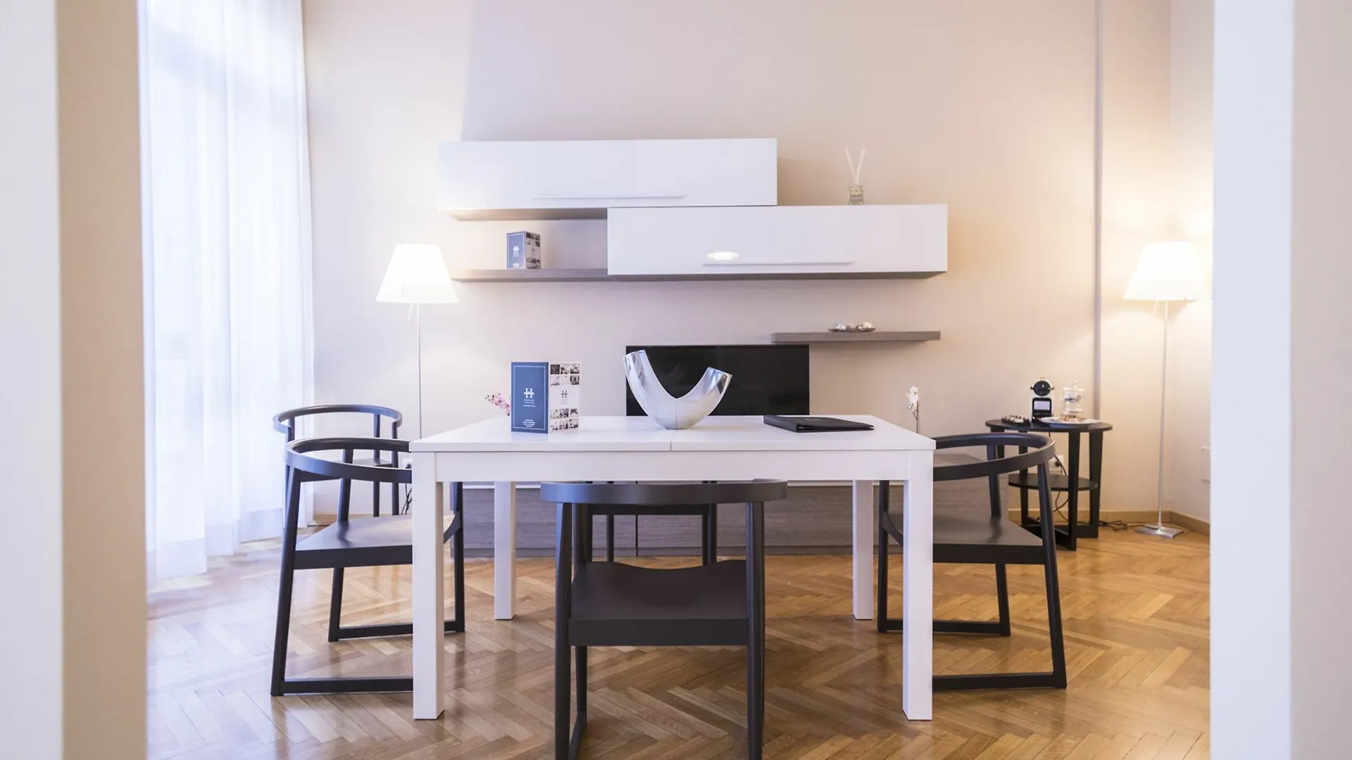 Hemeras Boutique Homes - Design Apartments Near Duomo Cathedral Mediolan Włochy